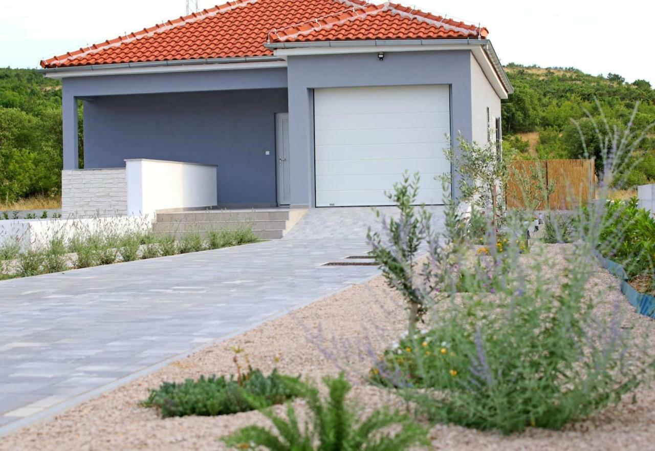 Modern Guest House Rak With Beautiful Pool Šibenik Kültér fotó
