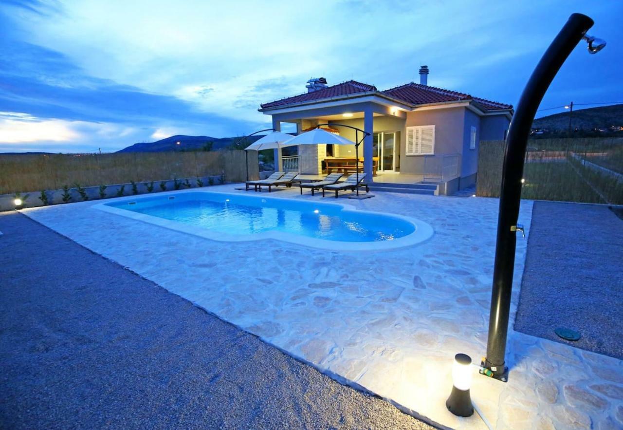 Modern Guest House Rak With Beautiful Pool Šibenik Kültér fotó